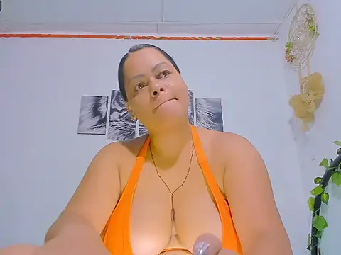 Snapshot of Alhelqueen chatting on February 5, 2026, 7:21 pm Alhelqueen online show from February 5, 2026, 7:21 pm