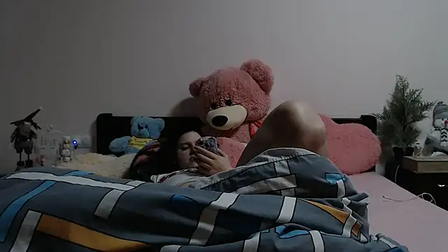 Annatrybebetter online show from March 20, 2025, 3:23 am