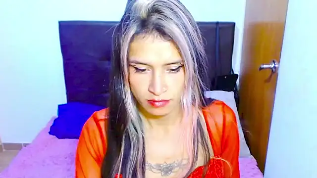 Snapshot of Queen_camila chatting on February 11, 2025, 4:11 am Queen camila online show from February 11, 2025, 4:11 am