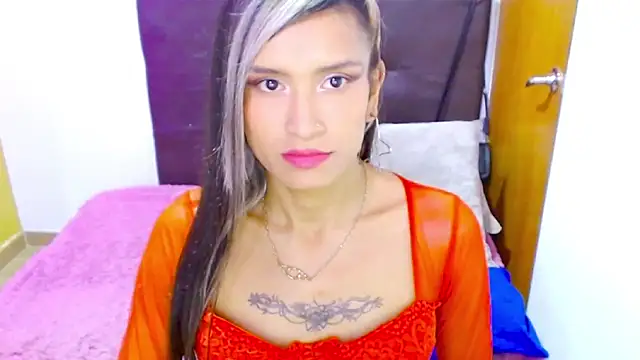 Snapshot of Queen_camila chatting on February 17, 2025, 9:21 pm Queen camila online show from February 17, 2025, 9:21 pm