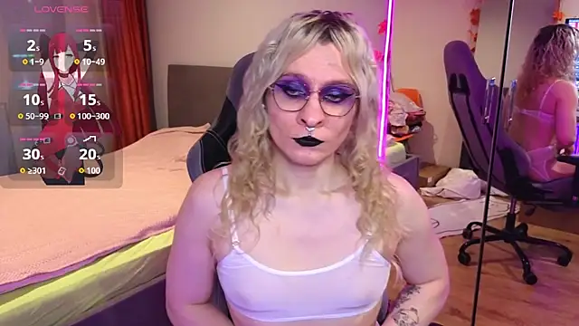 Lori Myaf online show from November 17, 2025, 1:48 pm