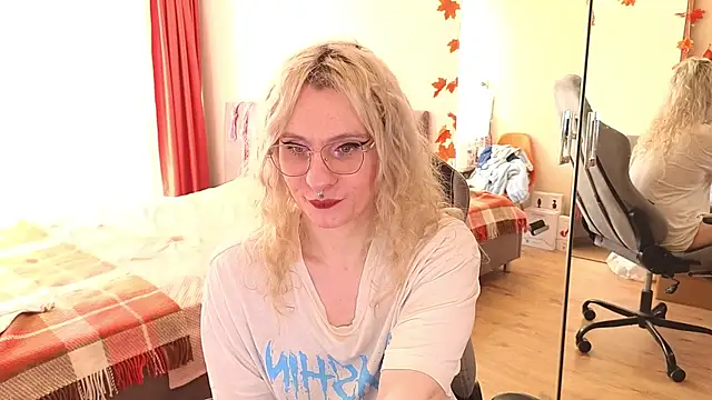 Snapshot of Lori_Myaf chatting on October 2, 2025, 1:36 pm Lori Myaf online show from October 2, 2025, 1:36 pm