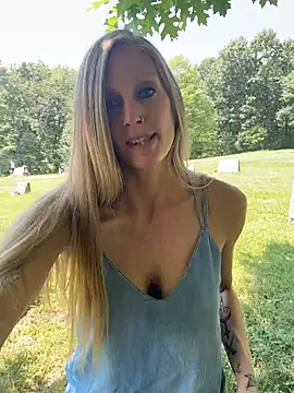 ItsDanniG online show from August 6, 2026, 6:14 pm