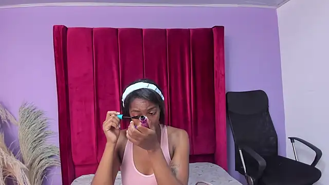 Snapshot of Shanelle__ chatting on May 5, 2026, 3:26 pm Shanelle online show from May 5, 2026, 3:26 pm