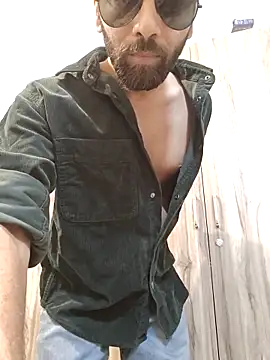18 couple sex online show from May 14, 2026, 9:34 pm