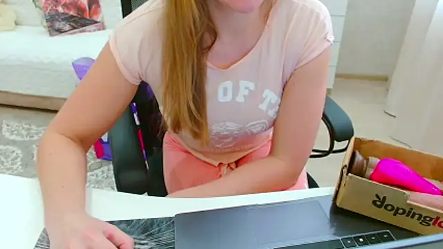 Snapshot of EveLove33 chatting on February 24, 2026, 11:00 am EveLove33 online show from February 24, 2026, 11:00 am