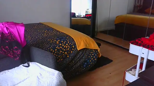 Snapshot of sarametisse26 chatting on February 12, 2026, 8:03 am sarametisse26 online show from February 12, 2026, 8:03 am