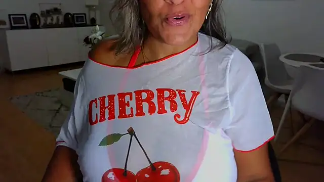 Snapshot of sarametisse26 chatting on September 25, 2025, 7:03 am sarametisse26 online show from September 25, 2025, 7:03 am