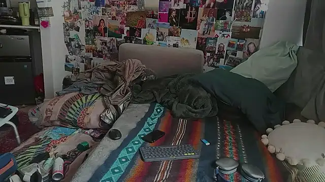 DownstairsSky online show from February 2, 2025, 2:56 pm