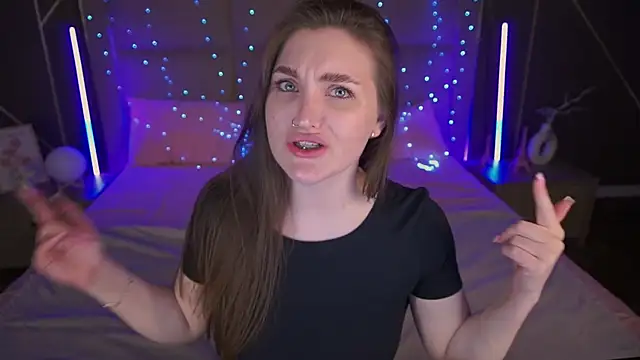 Snapshot of EmmyCharmm chatting on March 30, 2026, 5:53 am EmmyCharmm online show from March 30, 2026, 5:53 am