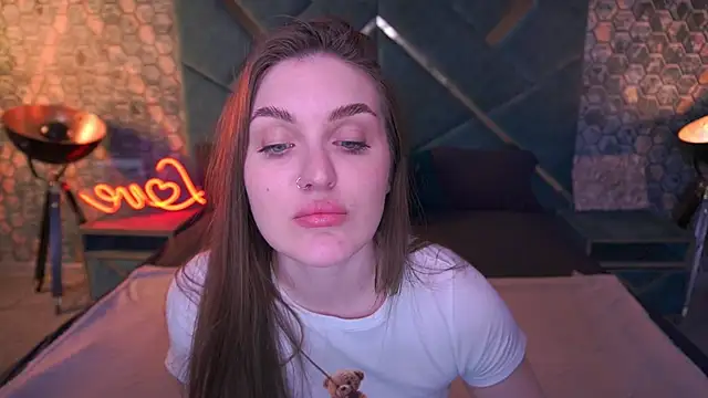 Snapshot of EmmyCharmm chatting on March 29, 2026, 5:53 am EmmyCharmm online show from March 29, 2026, 5:53 am