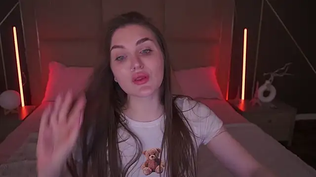 Snapshot of EmmyCharmm chatting on March 24, 2026, 6:35 am EmmyCharmm online show from March 24, 2026, 6:35 am