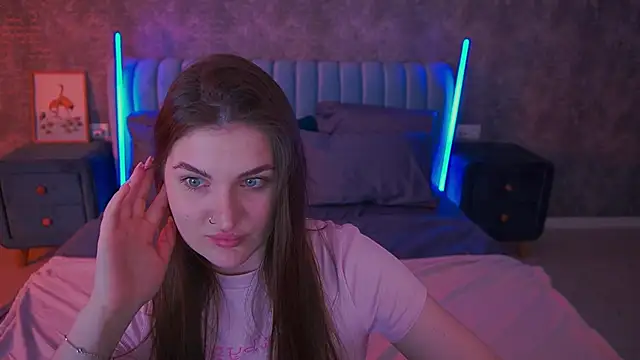 Snapshot of EmmyCharmm chatting on April 9, 2026, 6:19 am EmmyCharmm online show from April 9, 2026, 6:19 am