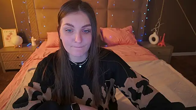 EmmyCharmm online show from February 9, 2026, 6:44 am