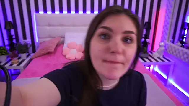 Snapshot of EmmyCharmm chatting on April 7, 2026, 5:42 am EmmyCharmm online show from April 7, 2026, 5:42 am