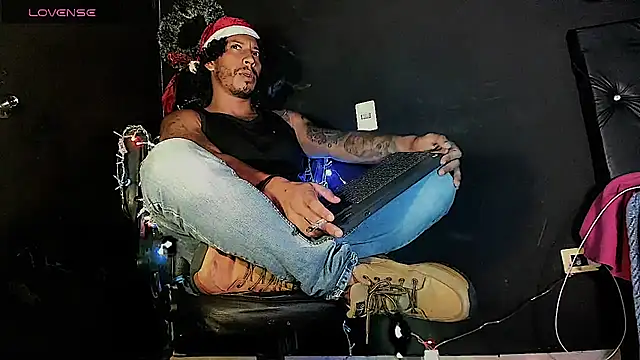 FuckHardlove online show from December 15, 2025, 11:10 pm