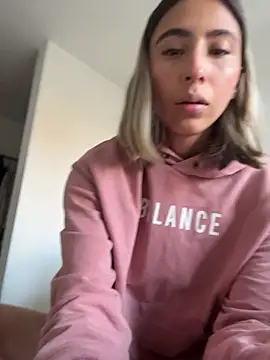 Snapshot of Ameellie chatting on February 14, 2026, 9:59 pm Ameellie online show from February 14, 2026, 9:59 pm