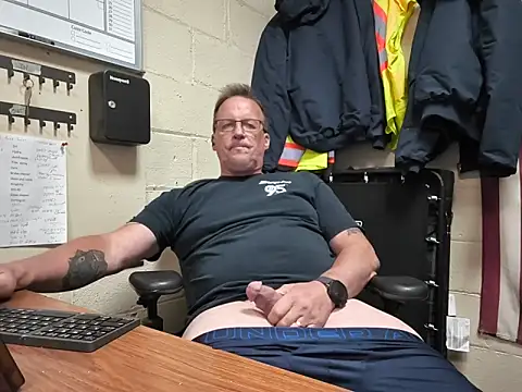 Cockrub1 online show from June 18, 2026, 4:12 pm