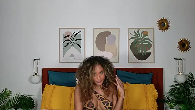 ShanialaFrancaise online show from July 25, 2026, 1:39 pm