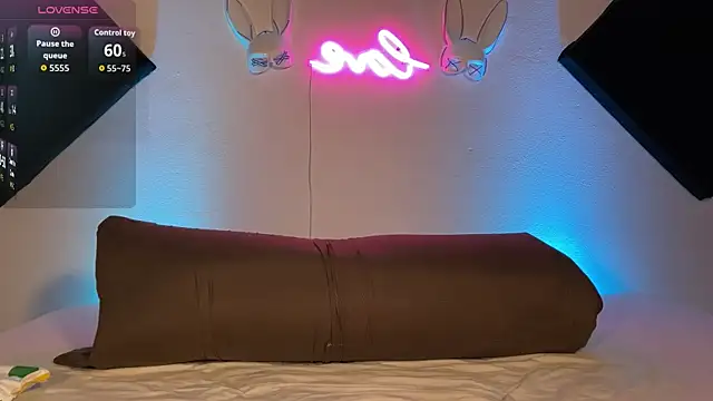 bunnyslovers online show from October 15, 2025, 7:16 am