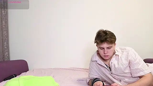 Emily and Ilumi online show from November 15, 2025, 11:36 am