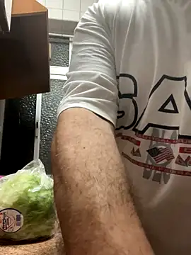 Snapshot of Russirayu chatting on October 15, 2025, 6:27 pm Russirayu online show from October 15, 2025, 6:27 pm