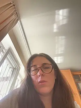 MommmyYummy online show from May 21, 2026, 10:56 am
