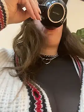 Snapshot of MommmyYummy chatting on February 15, 2026, 12:59 pm MommmyYummy online show from February 15, 2026, 12:59 pm