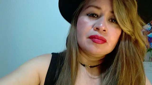 isabellacen online show from February 27, 2026, 2:12 am