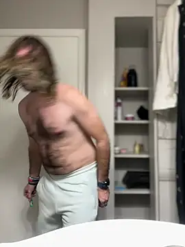 4kUsh2Fashion0 online show from December 21, 2024, 6:00 pm