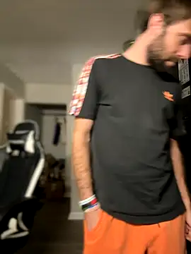 4kUsh2Fashion0 online show from October 11, 2025, 3:13 pm