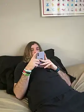 4kUsh2Fashion0 online show from January 20, 2025, 6:53 pm