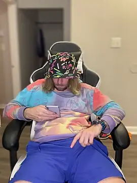 4kUsh2Fashion0 online show from January 5, 2025, 1:03 am