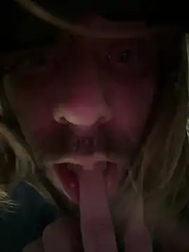 4kUsh2Fashion0 online show from February 11, 2025, 5:29 pm