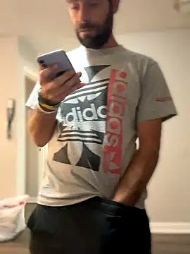 4kUsh2Fashion0 online show from October 7, 2025, 3:57 pm