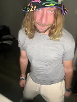 4kUsh2Fashion0 online show from January 20, 2025, 1:18 am