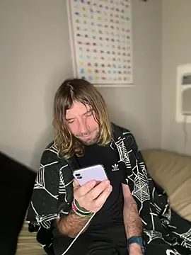 4kUsh2Fashion0 online show from January 21, 2025, 3:26 am