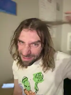 4kUsh2Fashion0 online show from January 23, 2025, 12:41 pm