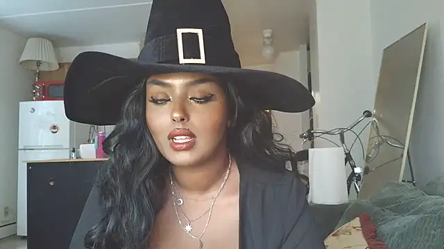 SiminFox online show from October 31, 2025, 7:43 pm