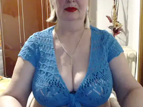 Snapshot of Secretfox chatting on March 9, 2025, 5:06 pm Secretfox online show from March 9, 2025, 5:06 pm