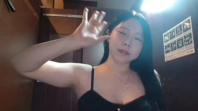 NATINATU252525 online show from March 15, 2026, 12:34 pm