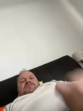 Aronn4 online show from April 9, 2026, 2:56 pm