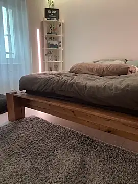 Mia Railey online show from December 15, 2025, 2:45 pm