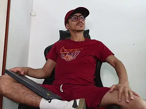 HomeAloneK online show from December 18, 2025, 10:13 pm