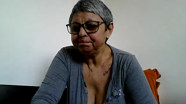 roseblak42 online show from January 19, 2026, 9:02 am