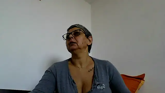 roseblak42 online show from January 14, 2026, 10:41 am