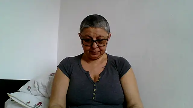 roseblak42 online show from April 8, 2026, 10:17 am