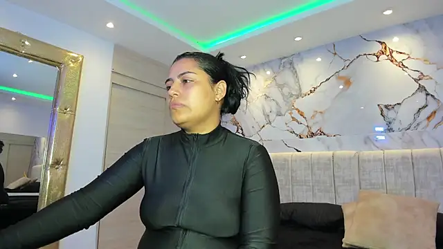 kiana cream online show from November 10, 2025, 11:26 am