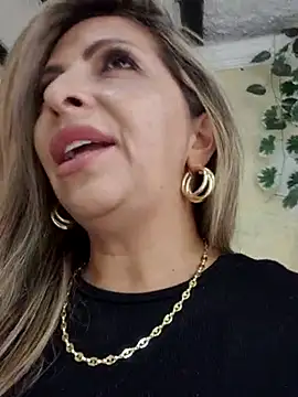 Snapshot of _Abril-Office1 chatting on February 18, 2025, 7:41 pm Abril-Office1 online show from February 18, 2025, 7:41 pm