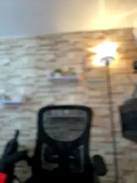 Snapshot of _Abril-Office1 chatting on October 1, 2025, 3:05 pm Abril-Office1 online show from October 1, 2025, 3:05 pm